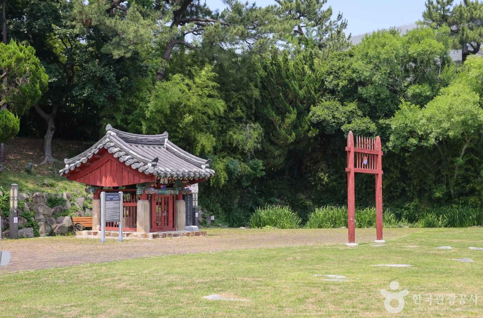 Traditional wooden architecture and stone pathways of Ulsan Naea and Hyanggyo area
